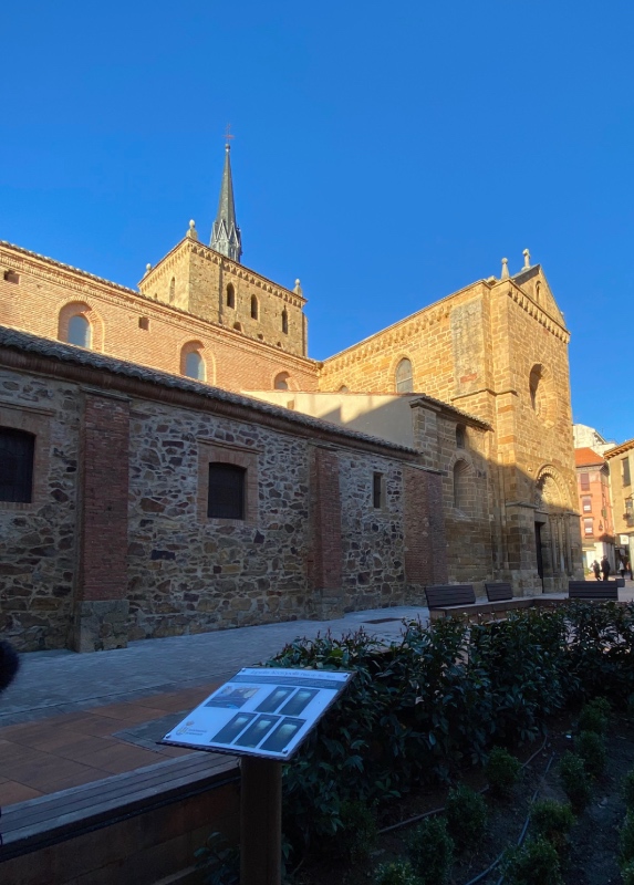 Ruta por Benavente - Provincia de Zamora - Fachada Sur de Santa Maria del Azogue