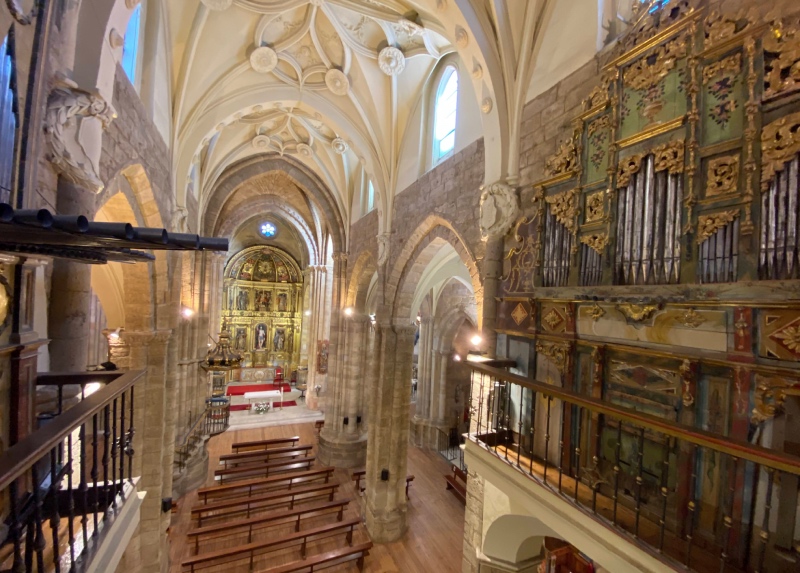 Ruta por Benavente - Provincia de Zamora - Vista desde el coro nave central de Santa Maria del Azogue