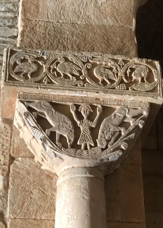 ruta arribes del duero - capitel daniel en el foso de los leones - iglesia visigótica - San Pedro de la Nave