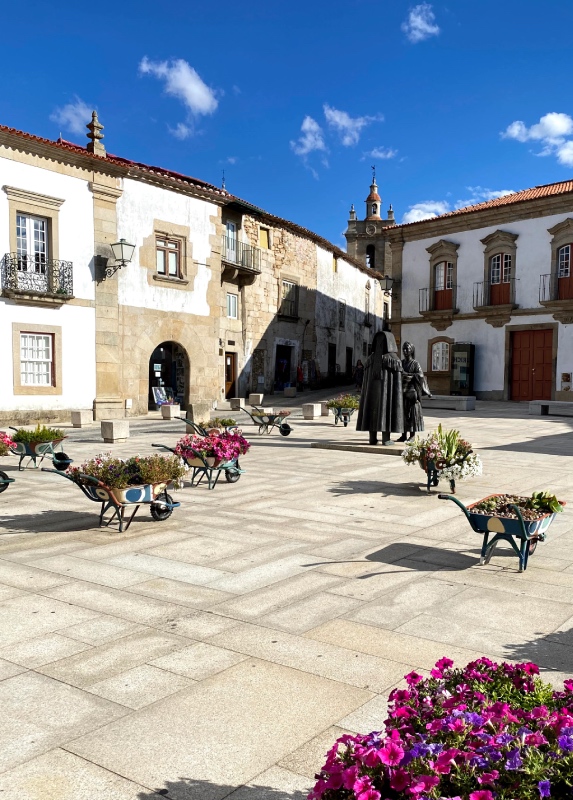 ruta arribes del duero - plaza - Miranda do Douro - cámara municipal - monumento mirandeses